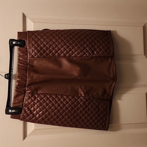 Skirt - Picture 1 of 2